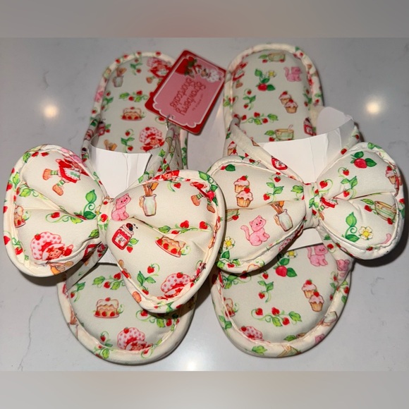 Strawberry Shortcake Slippers🍓 - Picture 2 of 4